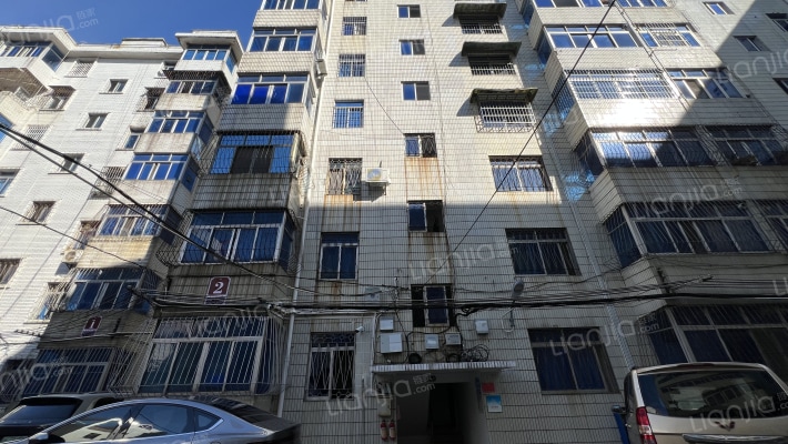 工行银三村宿舍外景图