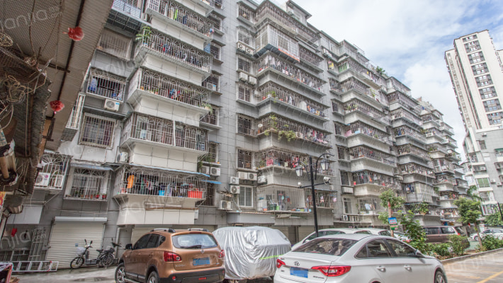 福龙公寓内院外景图