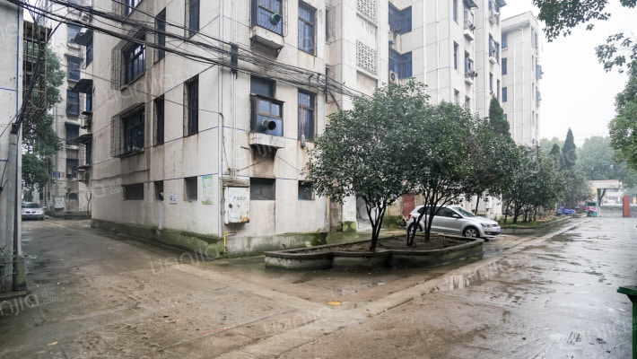 鄂州中级人民法院宿舍楼外景图