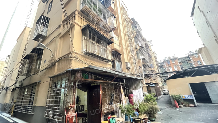 虹海地产家属院外景图