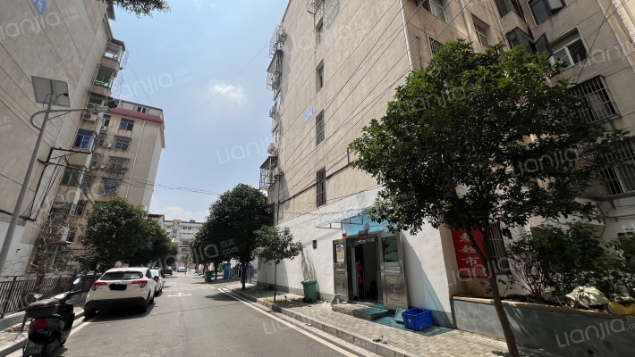 西湖花园小区外景图