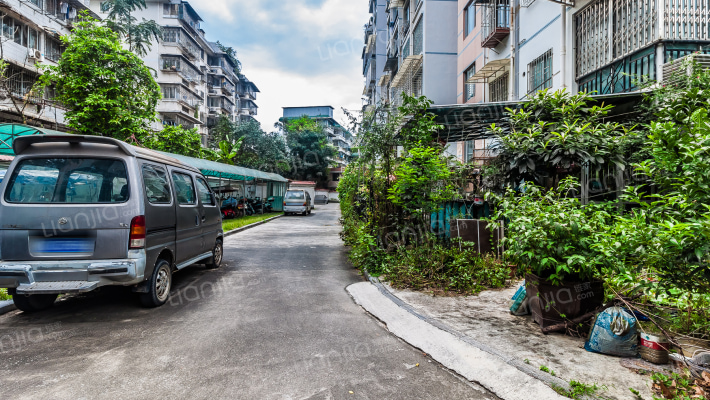 西湖苑小区外景图