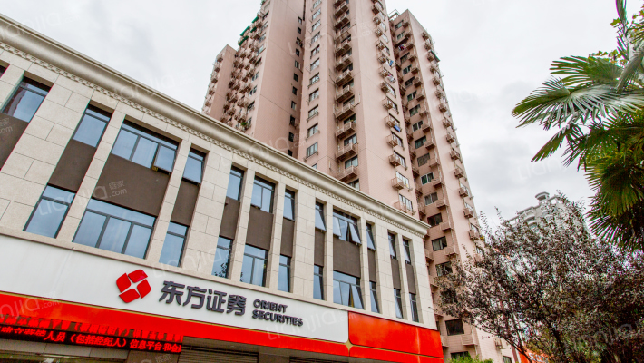 百富达公寓外景图