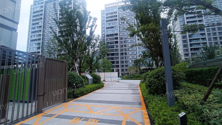 新隆风华鸣翠外景图