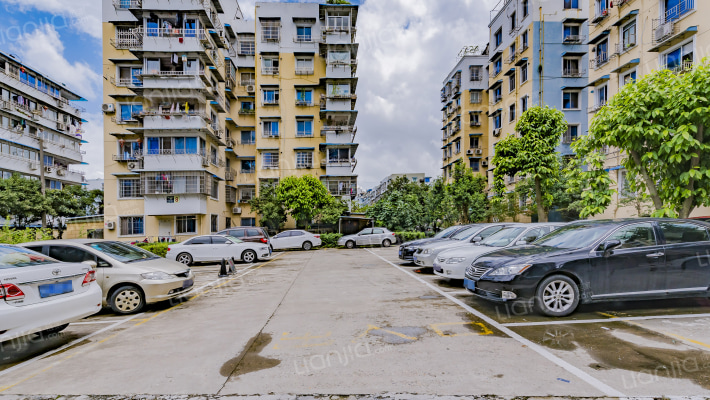 上陡门教育新村外景图