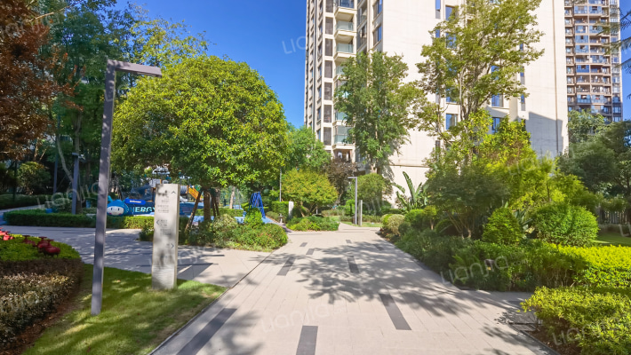 龙湖颐天展图森镜外景图