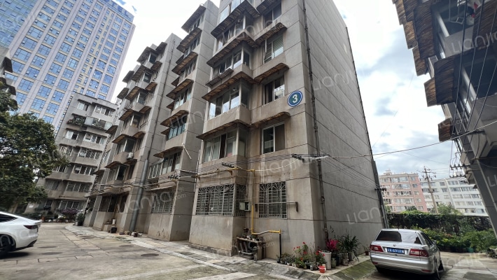 昆明市中级人民法院宿舍外景图