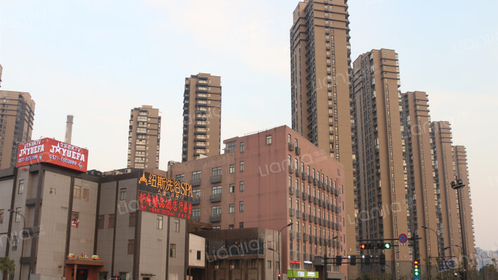 三宝郡庭外景图