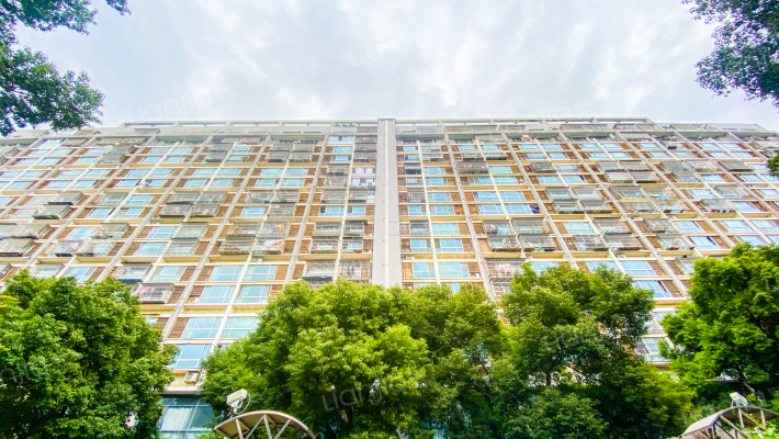 梅里水晶城外景图