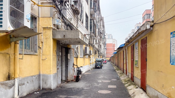 胡庙家属院外景图