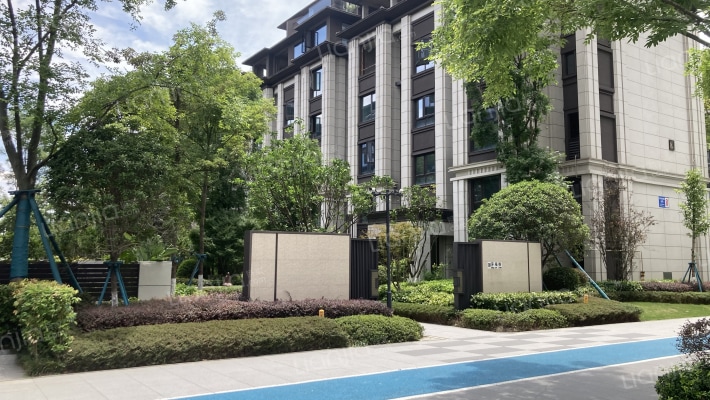 保利珑堂里院外景图