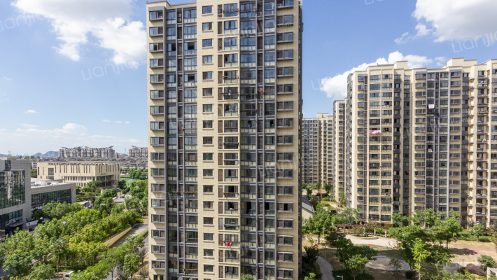 新安人家外景图