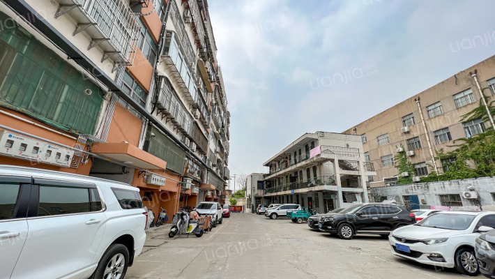 石化宿舍外景图