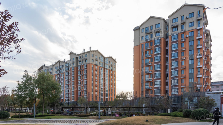 绿都上河城外景图