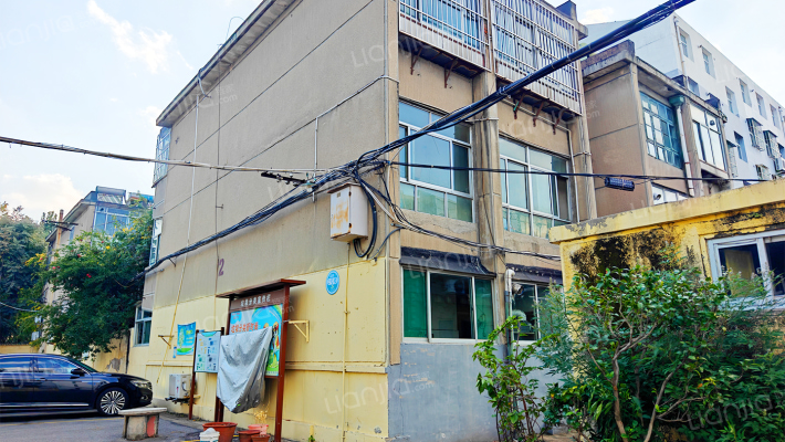 泰山职业技术学院第一教工宿舍外景图