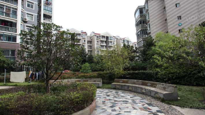 虹顶家园外景图