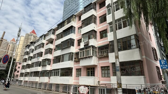 变压器厂家属院外景图