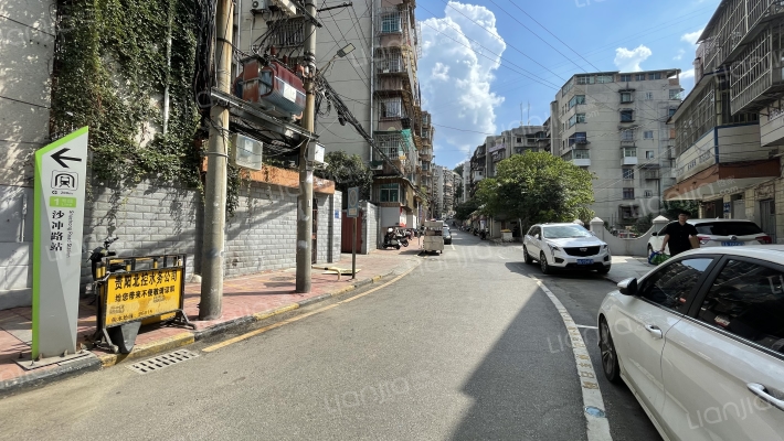 中教公寓外景图