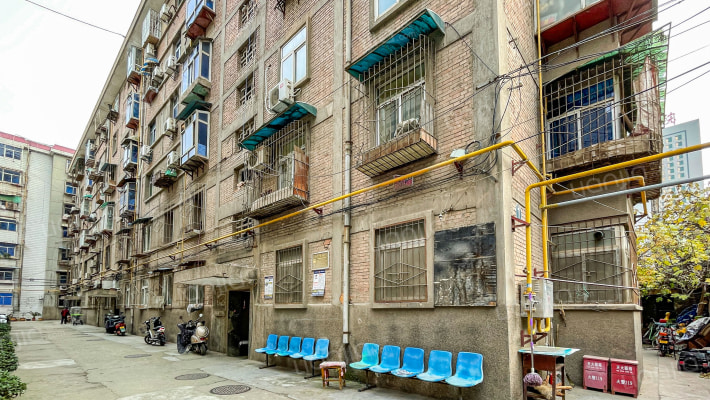 西安商贸旅游技师学院家属院外景图