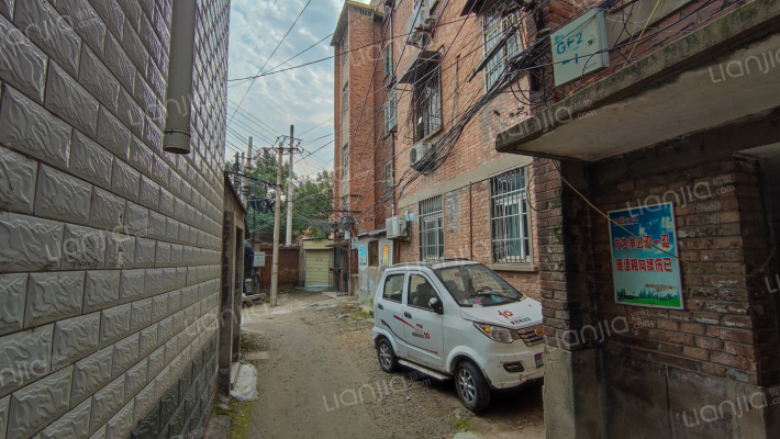 二玻家属院外景图