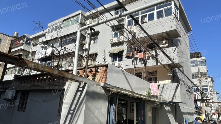 自来水楼外景图