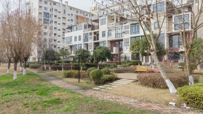 万科四季花城西半岛外景图