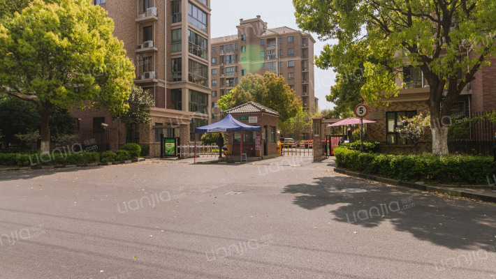 曹路家苑外景图