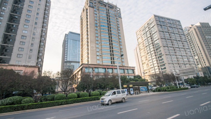 伟业财智广场外景图