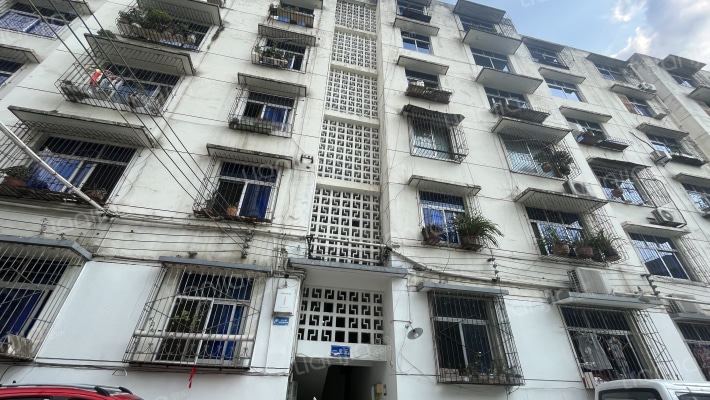 观景路585号外景图