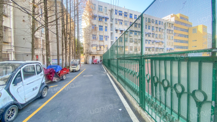 实验幼儿园宿舍楼外景图