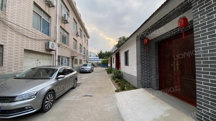 金鹰镭射影版有限公司宿舍外景图