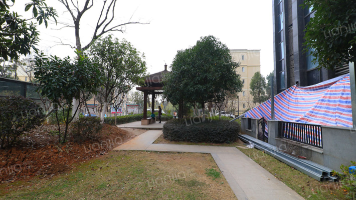 光谷自由城外景图