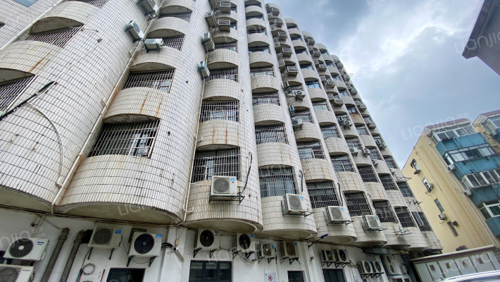 丝绸大厦外景图