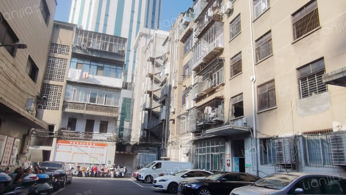 市医药站家属院外景图