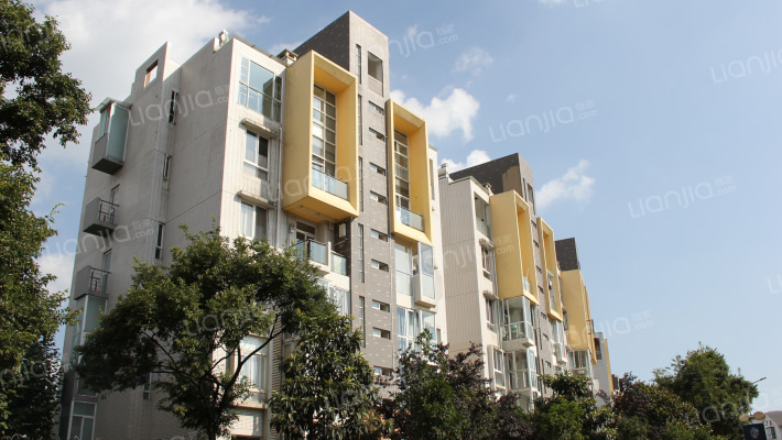 滇池卫城紫郢外景图