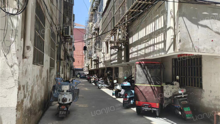 五金宿舍外景图