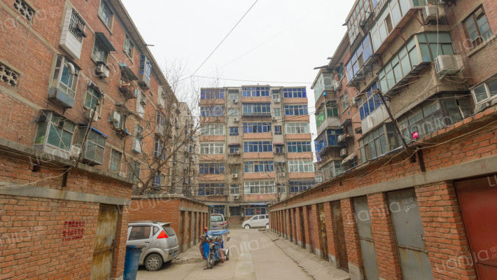 面粉厂家属院外景图