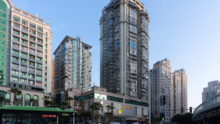 莲花大厦外景图