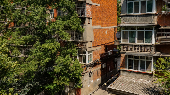 印染厂一家属院外景图