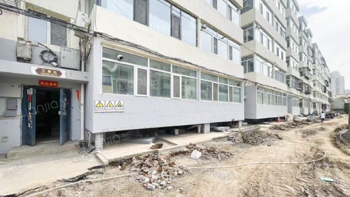 警苑小区外景图