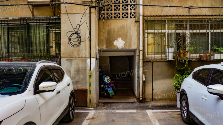 人民法院长虹路家属院外景图