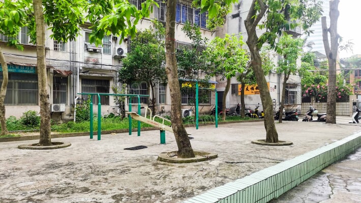 天桃路24号大院生活区外景图