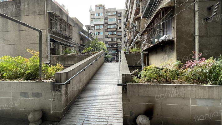 花溪大道北段216号外景图