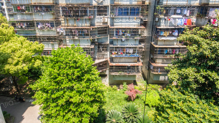 华山小区外景图