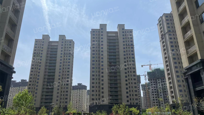 龙湖公园里外景图