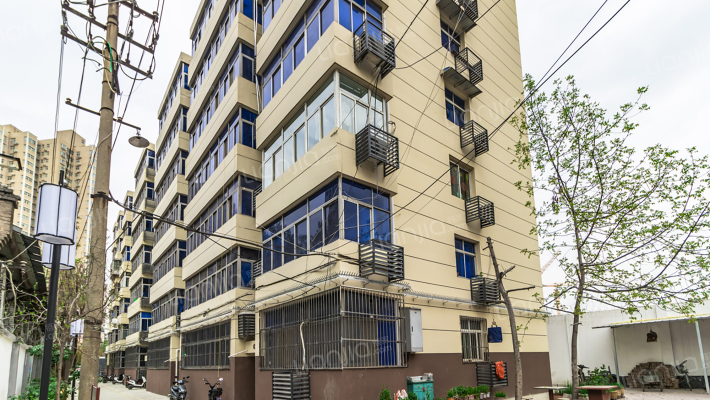 三轮车场家属院外景图