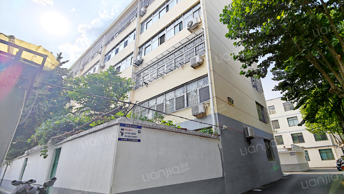 泰山区教育局宿舍外景图