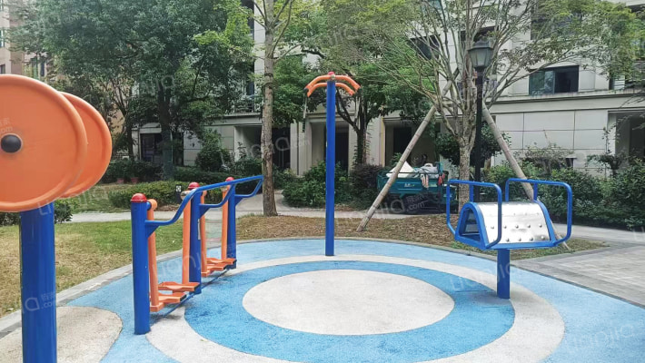 遇见芳华里外景图