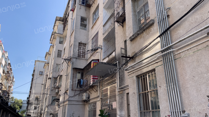 客货运输公司宿舍外景图