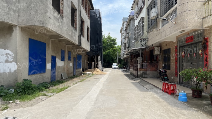 河南路猛鸡特村银湖花园外景图